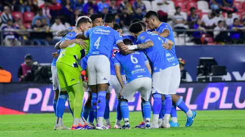 Cruz Azul prepara su duelo ante Chivas.