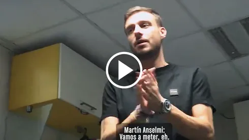 Martín Anselmi y su arenga en el vestidor.