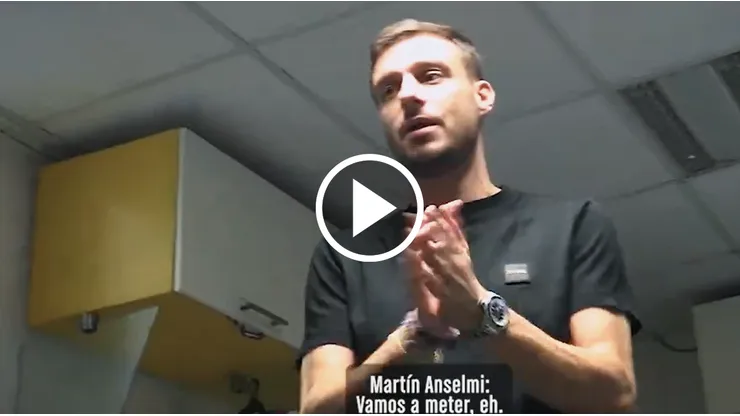 Martín Anselmi y su arenga en el vestidor.
