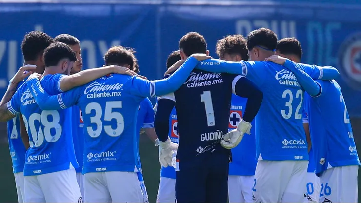 Cruz Azul perdió el liderato por alineación indebida.