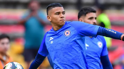 Kevin Mier tiene bien cubierta las espaldas.