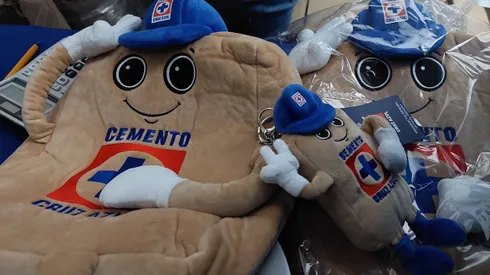 Se lanzaron a la venta los productos oficiales de 'Cruz Azulito'.