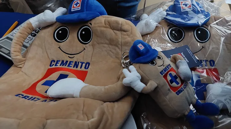 Se lanzaron a la venta los productos oficiales de 'Cruz Azulito'.