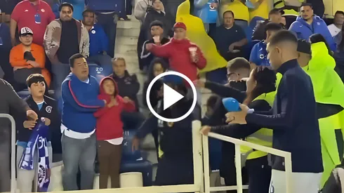 Gran gesto de Erik Lira con un pequeño fanático de Cruz Azul