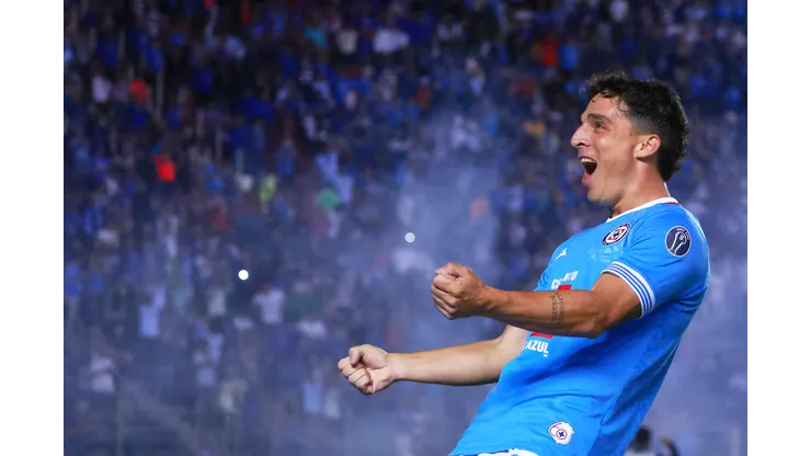 Ciudad de México, 23 de octubre de 2024. Lorenzo Faravelli en festejo de gol, durante el partido correspondiente a la jornada 13 del torneo Apertura 2024 de la Liga BBVA MX, entre la Máquina Celeste del Cruz Azul y los Bravos del FC Juárez, realizado en el estadio Ciudad de los Deportes. Foto: Imago7/ Manlio Contreras