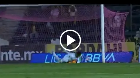 El guardavallas del Club América protagonizó un oso tremendo en la victoria de los suyos sobre Rayados de Monterrey.