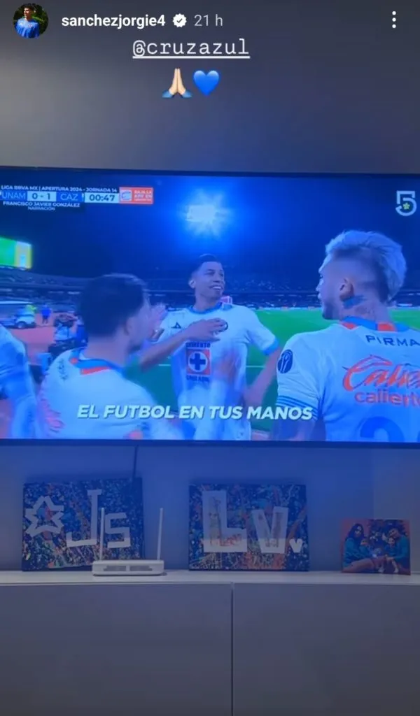 Jorge Sánchez celebró desde casa la victoria de Cruz Azul. (@sanchezjorgie4)