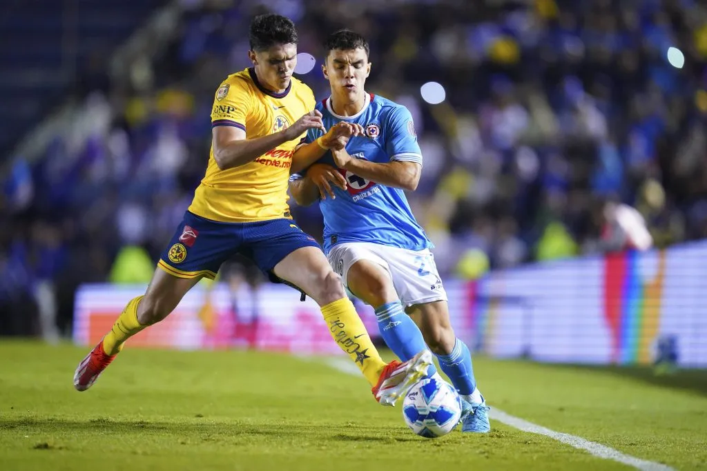 Israel Reyes vs. Mateo Levy durante el duelo de la temporada regular. (Imago 7)