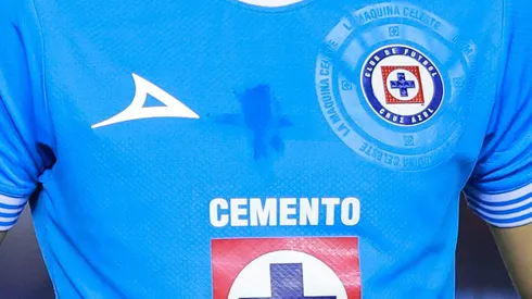 Salió a la venta la nueva playera alternativa de Cruz Azul 2024-25.