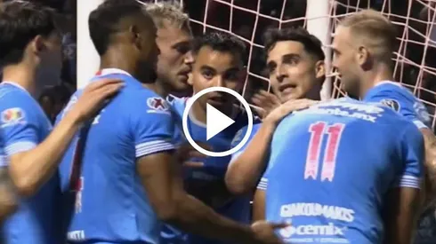 Lolo Faravelli se vistió de DT dentro del campo.