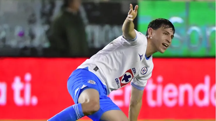 El mediocampista mexicano pasó por los micrófonos de la prensa en la previa del duelo entre cementeros contra Puebla.