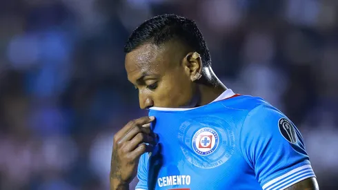El defensor de Cruz Azul fue uno de los más criticados en la derrota de los cafeteros contra Bolivia y hoy no estuvo ni convocado.