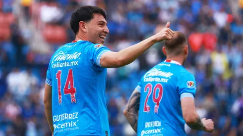 Cruz Azul usó dorsales rosas frente a Necaxa y lo hará por todo octubre.