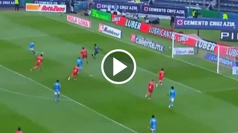 Rodolfo Rotondi y su golazo para anotar el segundo sobre el Necaxa