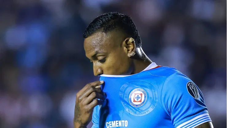 El defensor colombiano ofreció una entrevista a WDeportes y analizó el presente y pasado reciente de los cementeros.