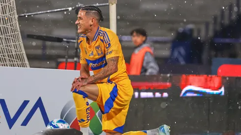 El delantero mexicano no pasa por su mejor momento de forma y se quedó fuera de la convocatoria del Vasco Aguirre.