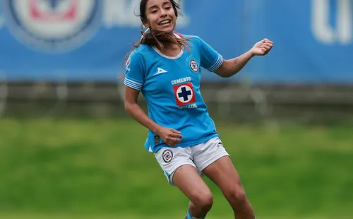 Edith Carmona, en festejo durante un juego de Cruz Azul Femenil. (Imago 7)