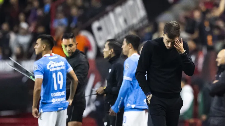 Los cementeros se vieron superados en todo momento por sus rivales y ahora están obligados a golear el sábado en la vuelta de esta eliminatoria.