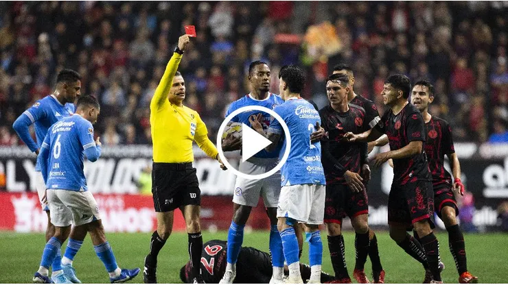 La roja a Sánchez que liquidó a Cruz Azul.