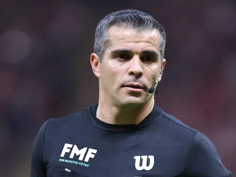 El juez del Cruz Azul vs. Xolos le dio un rodillazo a un jugador