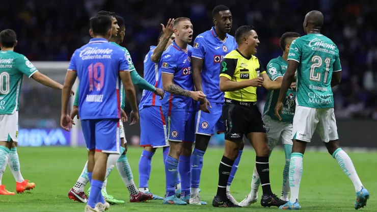 Un paso olvidable para Carneiro en Cruz Azul.