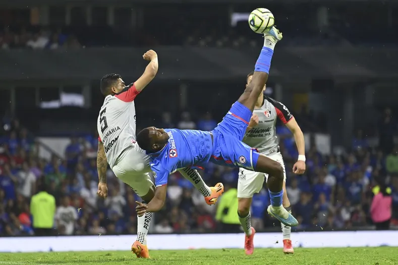 Carneiro solo disputó el Clausura 2023 con Cruz Azul (IMAGO7).