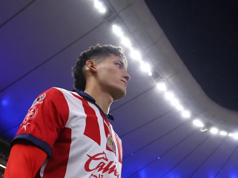 "No te estanques": Afición de Chivas sobre salida del Chiquete