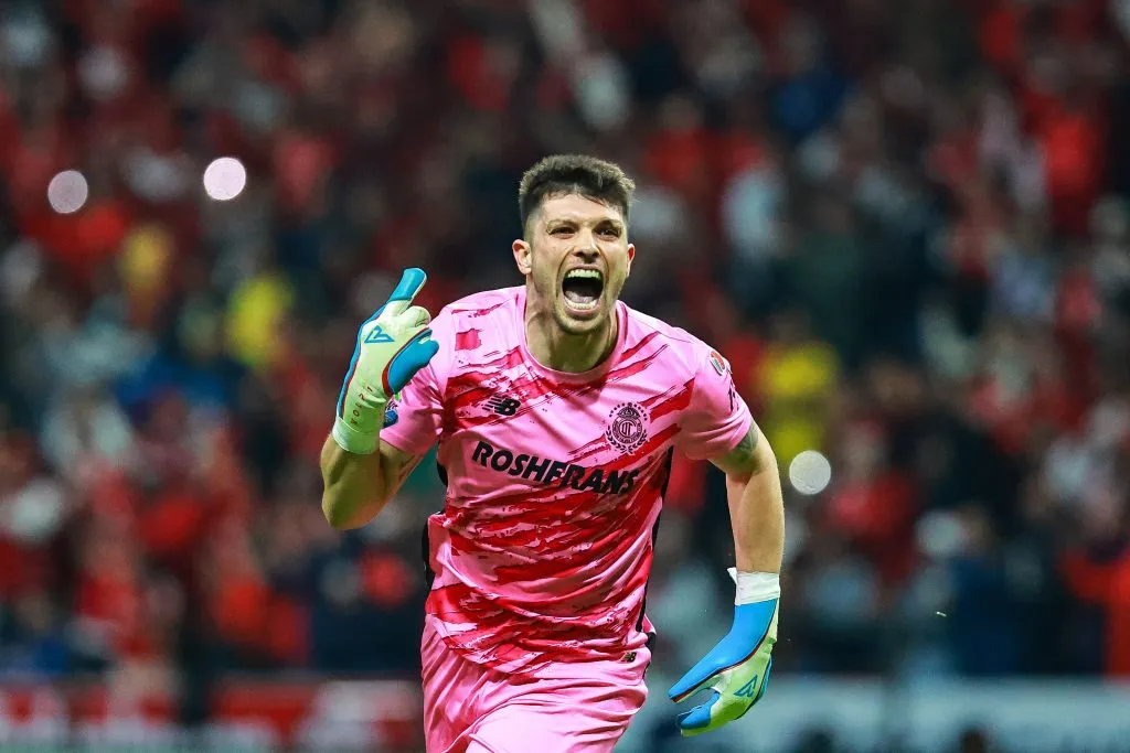 Tiago Volpi en un partido con el Toluca (Getty)