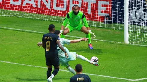 El defensor de Cruz Azul se robó todos los focos la noche de este martes por su gol contra los catrachos.