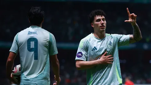 El defensor mexicano fue la figura de la noche después de marcar el 3-0 que daba el pase a México a las semifinales de la Liga de Naciones Concacaf.