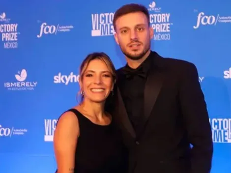 Martín Anselmi se mostró junto a su pareja en el Victory Prize