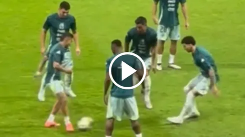 El defensor de Cruz Azul quedó retratado en la previa del compromiso entre México y Honduras que se disputa en el Nemesio Diez.