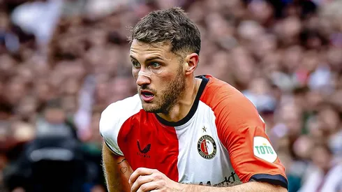 Santi Giménez regresaría con Feyenoord antes de los esperado.