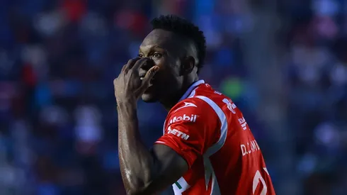 El delantero colombiano termina su préstamo con el Necaxa y debería volver a la disciplina con los cementeros.