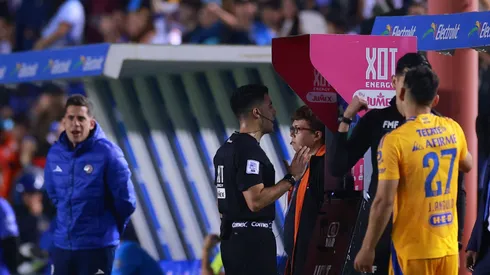 El ex árbitro internacional aseguró en sus redes sociales que Luis Romo debió ser expulsado.