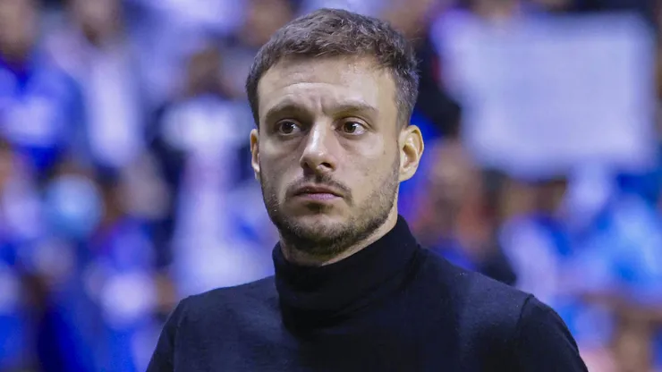 El entrenador de Cruz Azul deberá meter mano en el equipo contra Atlas.