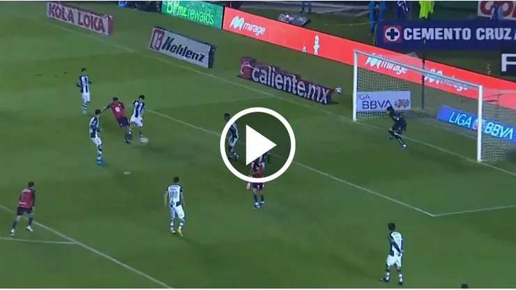 Otro gol del Cuate Sepulveda: ahora vs. Santos Laguna.