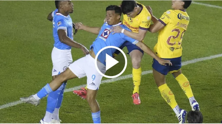 Todo Cruz Azul reclamó penal por falta a Sepúlveda.