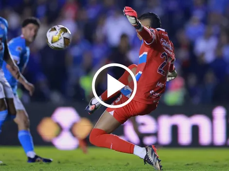 Kevin Mier volvió a emular a René Higuita en el Clásico Joven