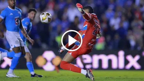 Kevin Mier volvió a emular a René Higuita en el Clásico Joven