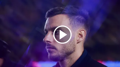 El entrenador argentino fue el más aclamado en la serenata que llevaron los fanáticos de los cementeros al hotel de concentración.