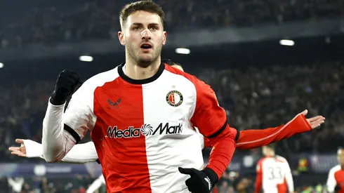 Santiago Giménez vuelve a jugar en la Eredivisie.