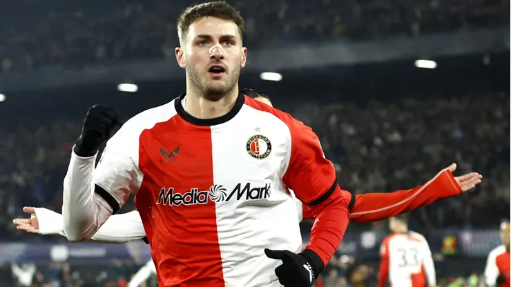 Santiago Giménez vuelve a jugar en la Eredivisie.