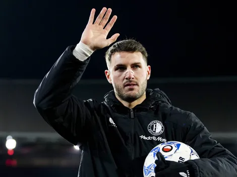 El triplete de Giménez lo acerca a un club de la Premier