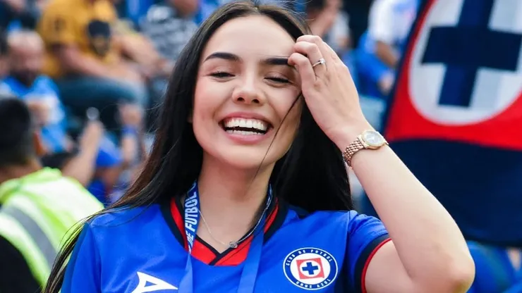 Melissa Rivas cumplió años y compartió una tierna foto de niña.