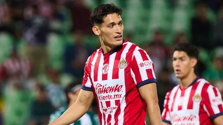 Chiquete Orozco, en el centro de la tormenta en Chivas.