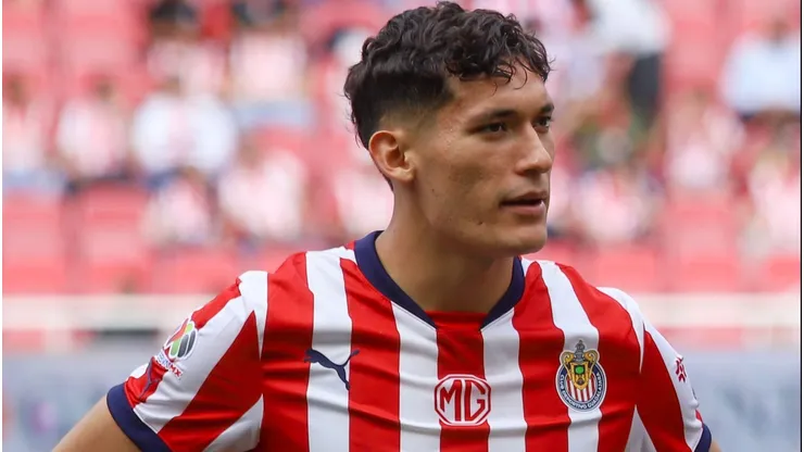 Chiquete Orozco presionaría a Chivas para salir a Cruz Azul.