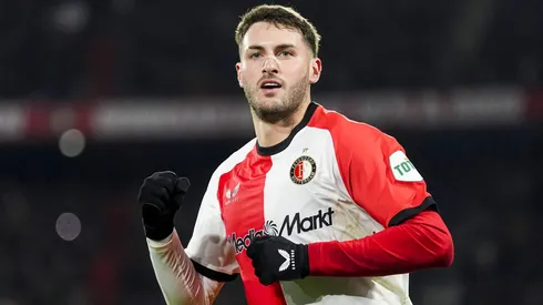 Santi Giménez cumplió 100 partidos con el Feyenoord.