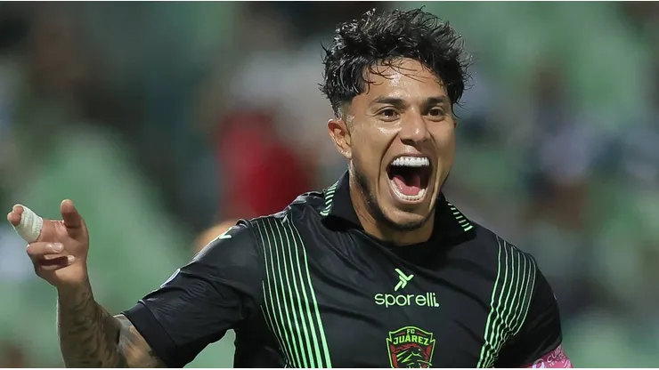 ¿Carlos Salcedo fichará por Rayados para el Clausura 2025?