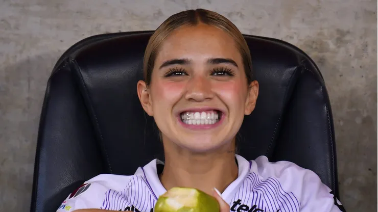 La mediática futbolista mexicana volvió a ser noticia después de que publicara un video en redes sociales en donde se queja de los tratos recibidos.